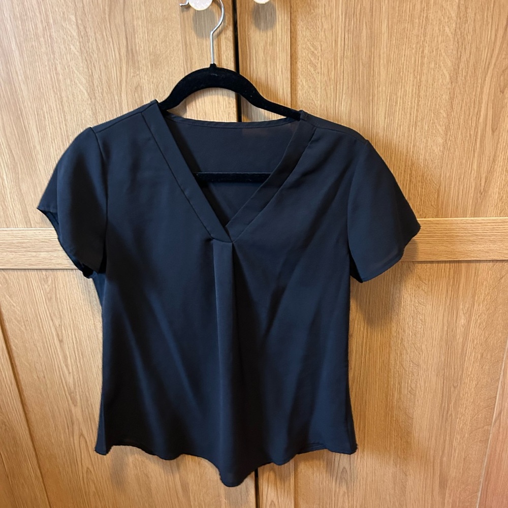 Black flare dressy v neck business casual pleated blouse tshirt